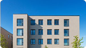 Bankgebäude mit Glasfasade